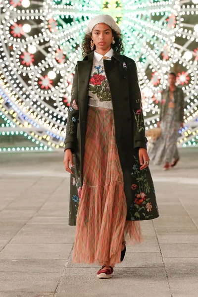 Look 32